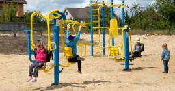 Детская площадка на месте свалки: в Харькове благоустраивают частный сектор