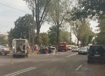 ДТП на Салтовском шоссе: &laquo;шестерка&raquo; всмятку, оба водителя в больнице (ФОТО)