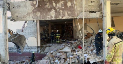 Подразделения ГСЧС ликвидируют последствия обстрелов: за сутки совершили более 30 выездов