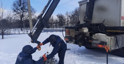 Подразделения ГСЧС продолжают разбирать завалы и обезвреживать боеприпасы