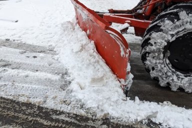  Дорожники ліквідовують наслідки негоди та забезпечують проїзд у Харківській області 