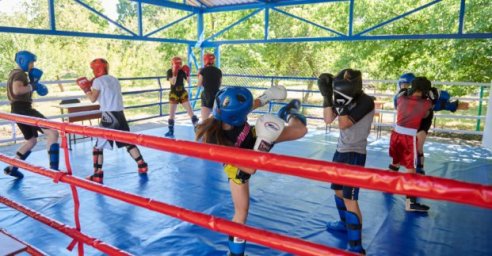 В Харькове построили первый открытый боксерский ринг для детей