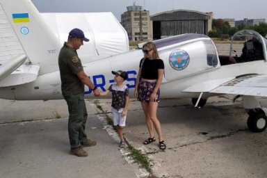 Сын погибшего десантника из Харьковщины Дмитрия Приходько поднялся в небо над Харьковом