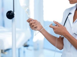 Пострадали 8 человек: Обед в столичном гипермаркете закончился массовым отравлением