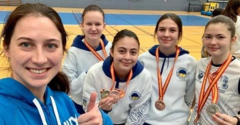  Харьковчанки победили на международном юниорском турнире по бадминтону