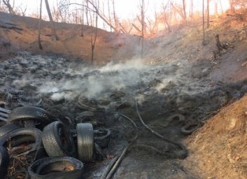 Пожар стихийной свалки на Шевченко: спасатели с полуночи борются с огнем - ГСЧС
