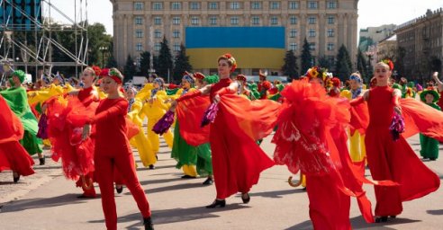 На площади Свободы прошло театрализованное предстсвление по случаю Дня Независимости