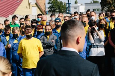 Алексей Кучер посетил крупнейшие промышленные предприятия Дергачевского района