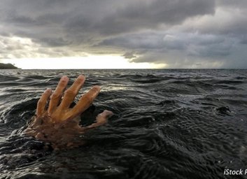 В селе Газовое 55-летний мужчина утонул в озере.