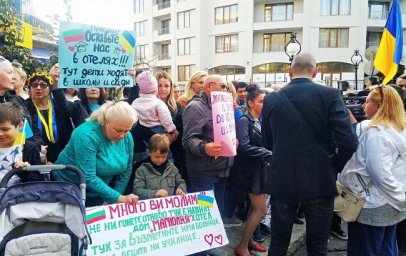  Украинцев в Болгарии снова селят в лагере для мигрантов: детали 