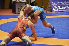 В Харькове лучшие украинские борцы соревнуются за &laquo;золото&raquo; нации