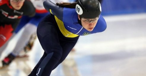  Чемпионка по шорт-треку проводит аукцион, чтобы помочь волонтерам 