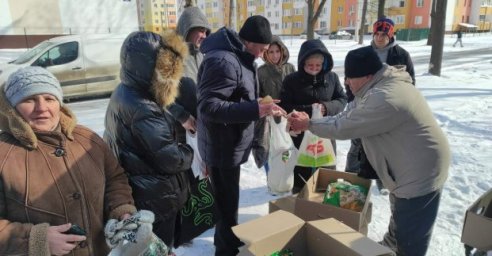 В Харькове развозят продукты и начали выплату пенсий