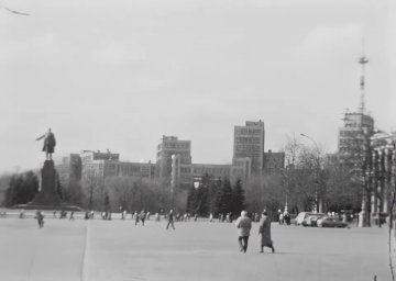 Харків навесні 1995 р., невдовзі відкриття нової лінії метро.