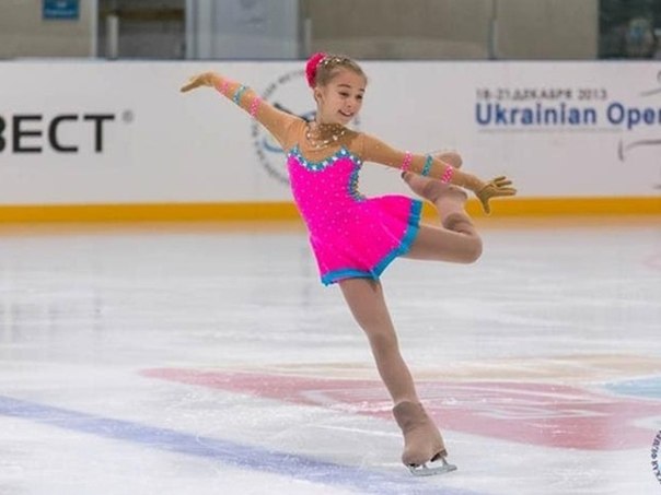 Одиннадцатилетняя фигуристка привезла в Харьков "Кубок Санта Клауса".