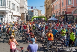 Более 2,5 тысячи велосипедистов приняли участие в Осеннем велодне