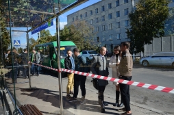 Возле института прокуратуры установили новый остановочный павильон