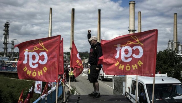 Изменение Трудового кодекса спровоцировало забастовки во всей Франции