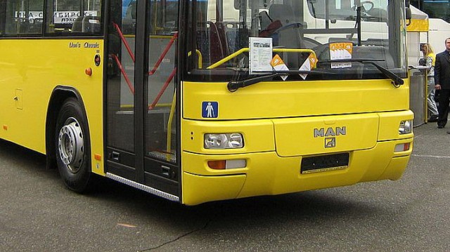 В Харькове автобус раздавил водителя, который ремонтировал транспортное средство