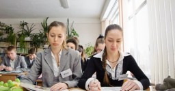 Школьникам и студентам повысят городские стипендии