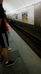 В харьковской подземке парень прыгнул на рельсы