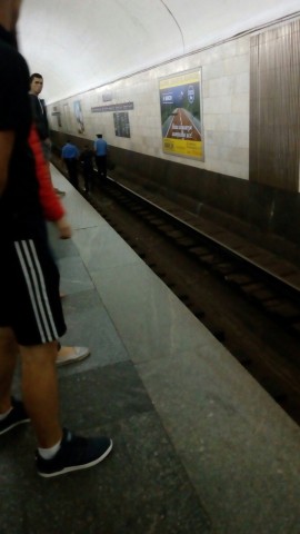 В харьковской подземке парень прыгнул на рельсы