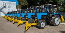 Для уборки харьковских дворов закупили новую технику