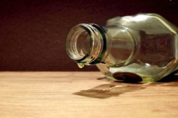 13 погибших: на Харьковщине растет число жертв, отравившихся паленой водкой
