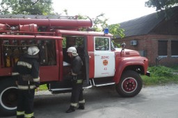 Спасатели нашли труп во время пожара под Харьковом