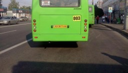 В Харькове из маршрутки выпала женщина