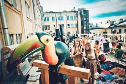 Харьковчан призывают поделиться ненужными вещами с нуждающимися.