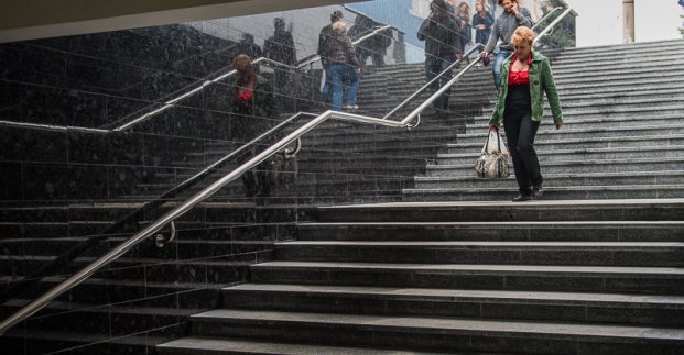 На станции метро &laquo;Дворец спорта&raquo; ремонтируют выходы