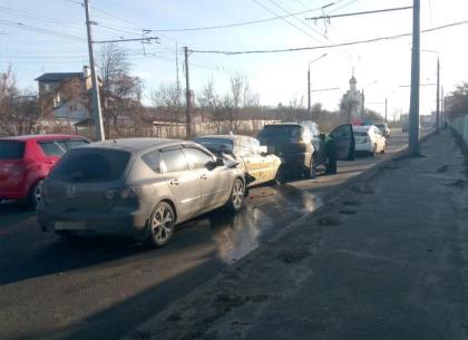 На Алексеевке &ndash; ДТП-&laquo;паровозик&raquo; (ФОТО)