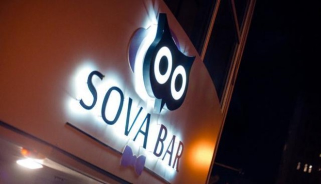 В баре в центре Харькова иностранец ударил оппонента ножом по горлу