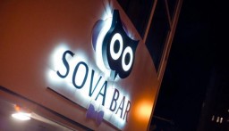 В баре в центре Харькова иностранец ударил оппонента ножом по горлу