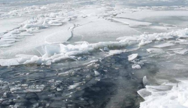 Под Харьковом провалился под лед и утонул пожилой рыбак