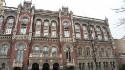 В Украине вводится в обращение новая монета "Костел святого Николая" (ФОТО)