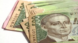 В 2016 году гривна оставалась относительно стабильной, благодаря рядовым украинцам&ndash; эксперт