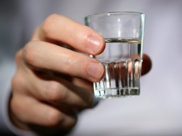 Распитие бутылки водки на морозе закончилось в полиции