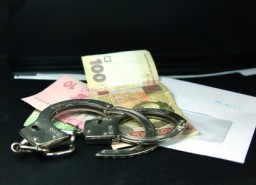 Проверяющая Госпотребслужбы за взятку &laquo;закрыла глаза&raquo; на жалобу потребителей