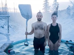 Как безопасно окунаться в прорубь на Крещение