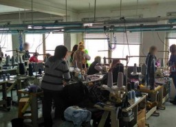 В швейном цехе, шившем &laquo;брендовые&raquo; вещи, работали нелегалы (ФОТО)