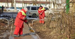 В Харькове стартовала весенняя уборка территорий