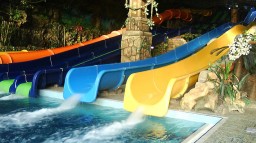 Отравление хлором в харьковском аквапарке: Количество пострадавших увеличилось до 20 человек