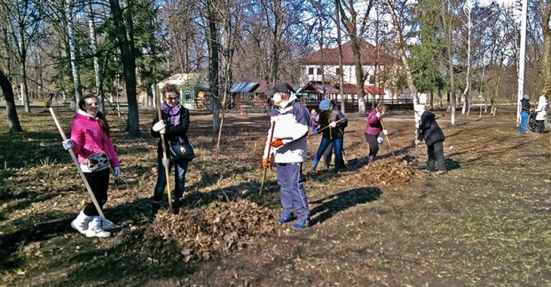 В Индустриальном районе прошла весенняя уборка территорий