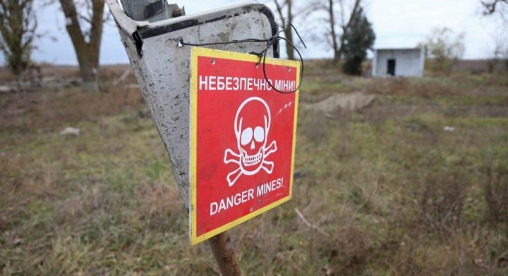 Под Балаклеей двое мужчин подорвались на боеприпасе: один из них погиб