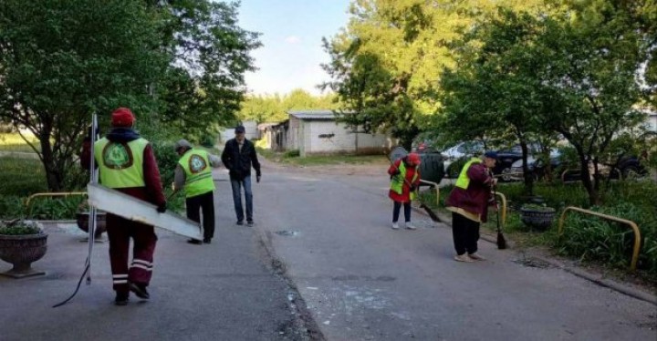 Комунальники усувають наслідки ворожого обстрілу