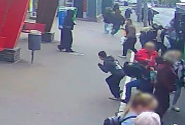 У Харкові чоловік відкрив стрілянину на зупинці після конфлікту в тролейбусі &mdash; йому повідомлено про підозру