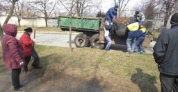 В районах города - весеннее благоустройство территории