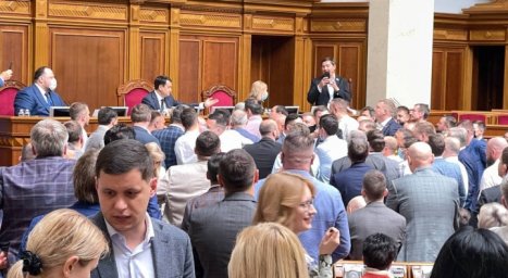 В Раде началась драка из-за призыва расстреливать оппозицию (ФОТО, ВИДЕО)